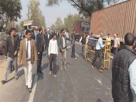 33 accused of throwing stones at the police station